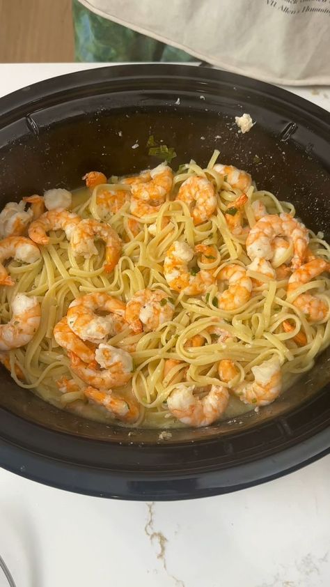 easiest shrimp scampi you'll ever make! | linguine, shrimp, pasta, scampi | easiest shrimp scampi you'll ever make! yummy shrimp linguini pasta | By The King Family | Facebook Crockpot Shrimp Scampi, Shrimp Scampi Oven, Pasta Scampi, Crock Pot Shrimp, Shrimp Linguini, Shrimp Meals, Linguini Pasta, Cheeseburger Dip, Scampi Sauce