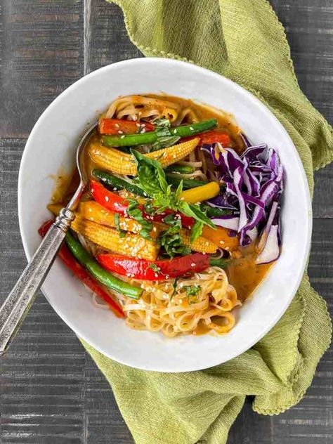 Panang Curry Paste, Fried Peppers, Tofu Curry, Thai Chili Sauce, Panang Curry, Asian Noodle Recipes, Curry Noodles, Fried Shallots, Asian Noodles