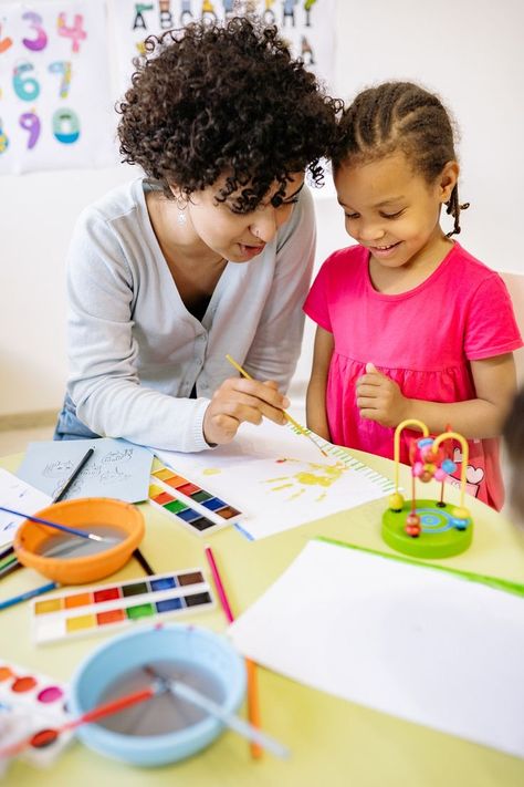 Preschoolers Preschool Aesthetic, Teaching Crafts, Child Psychologist, Giving Gifts, Homeschool Kids, Educational Content, Branding Shoot, Social Studies Activities, Oil Painting Techniques