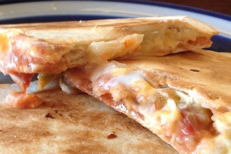 Creamy Ranch Chicken and Pineapple Quesadillas Veggie Main Dishes, Creamy Ranch, Tummy Yummy, Whats For Lunch, Quesadilla Recipes, Yummy Dips, Quesadillas, Mexican Dishes, Yummy Appetizers