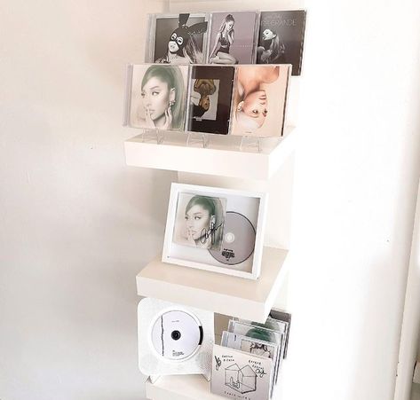 CD colection #arianagrande #aesthetic #arianator #cd Ariana Grande Inspired Room, Ariana Grande Bedroom Ideas, Ariana Grande Room Ideas, Ariana Grande Room Decor, Cd Display Ideas, Ariana Grande Room, Cd Setup, Ariana Grande Cd, Ariana Aesthetic