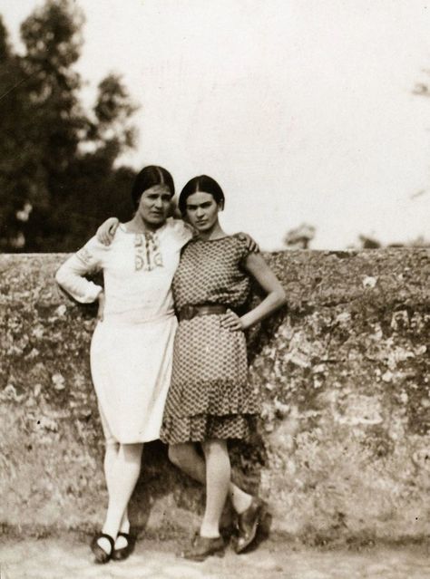 Tina Modotti and Frida Kahlo, Mexico, 1928frida Tina Modotti, Julia Margaret Cameron, Frida And Diego, Edward Weston, Diego Rivera, Bohemian Lifestyle, Mexican Artists, Great Love Stories, Pre Raphaelite