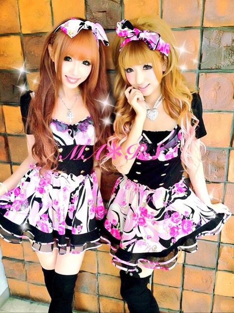 Gyaru Hair, Agejo Gyaru, Flowers Theme, 2000s Japanese Fashion, Hime Gyaru, Fashion Kawaii, Gyaru Fashion, Japanese Street Fashion, Clothes Dress