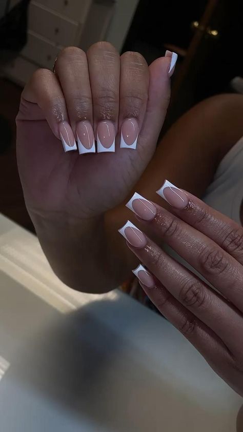 🤍💍🤍💍 Simple Shortie Acrylic French Tip Nails🤍💍🤍💍 (There is a link that leads straight to an amazon link for press-on nails that are similar) Acrylic French Tip Nails, Acrylic French Tip, Acrylic French, Acrylic Toe Nails, Girly Acrylic Nails, Work Nails, French Tip Acrylic Nails, French Acrylic Nails, Her Nails