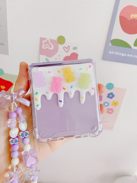 TPU Bumper Case decoden Galaxy Z Flip5/4/3 Case. ⭐️This is a custom-made product. Air bubbles may form in the white syrup (case) during the manufacturing process. ⭐️The shape of the cream (syrup) can be different from the picture. ㅡㅡㅡㅡㅡㅡㅡㅡㅡㅡㅡㅡ ✔️Only Case ✔️Case+Strap set(Pink,Yellow,Green,Blue,Purple) ㅡㅡㅡㅡㅡㅡㅡㅡㅡㅡㅡㅡ 📦 Shipping takes 3-4weeks. (We are not responsible for the loss.) Toddler Pageant, Phone Bling, Desk Organisation, Jelly Candy, Galaxy Z Flip 5, Z Flip 5, Kawaii Phone Case, Pretty Iphone Cases, Bleu Violet