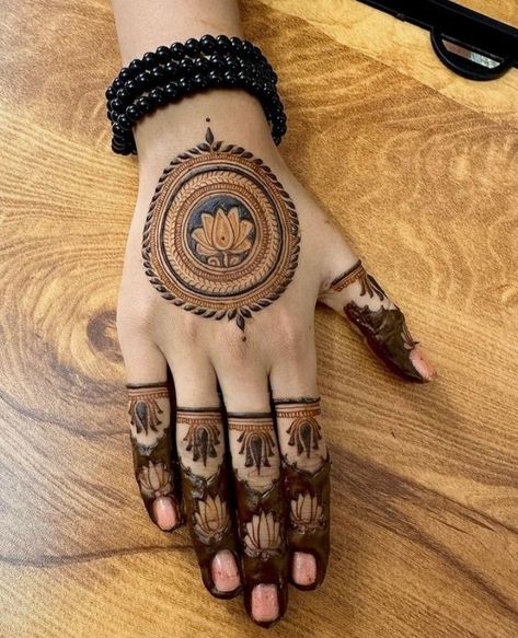 Tikki Mehndi Design, Tikki Mehndi, Princess Vibe, Cute Henna Tattoos, Persian Princess, Cute Henna, Mehndi Designs Bridal Hands, Mehndi Designs For Kids, Mehndi Design Pictures