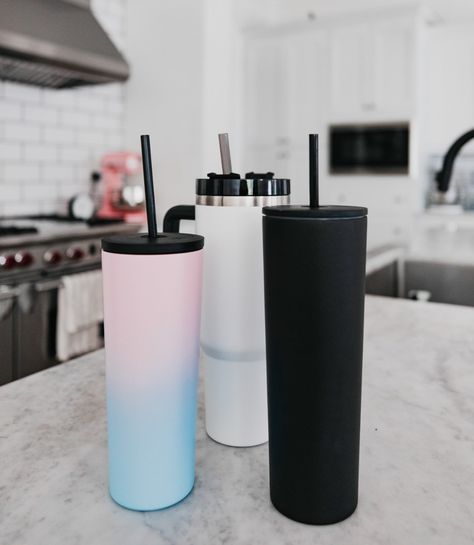 Tumbler Cups: Reviewing my 2 FAVES - Mint Arrow #mintarrow #tumbler #tumblers #gifts #giftgiving #stanley #cups #drinks #workout #water Mint Arrow, Stylish Water Bottles, Trendy Water Bottles, Stanley Cups, Straw Bottle, Cute Coffee Cups, Cute Water Bottles, Best Water Bottle, Water Bottle Design