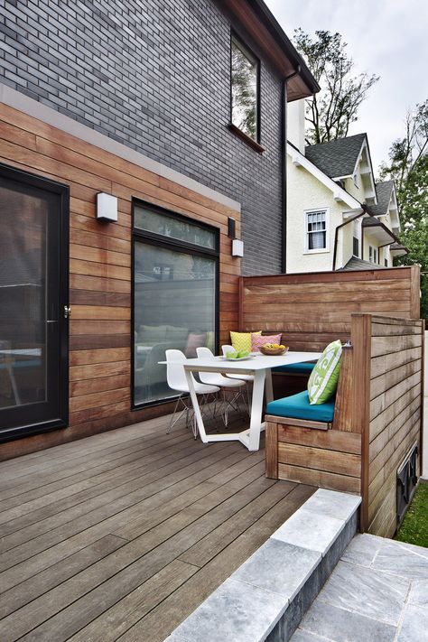 Detail of Ipe built-in seating at rear terrace. Built In Dining, Built In Dining Bench, Contemporary Backyard, Wooden Gazebo, Outdoor Living Rooms, House Yard, Cool Deck, Budget Patio, Diy Deck