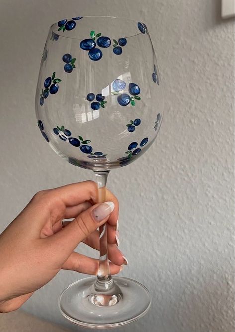 Easy Painting Ideas On Wine Glasses, Painting On A Glass Bottle, Girls Night Wine Glass Painting, Painted Wine Glasses Fruit, Transparent Bottle Painting, Cute Wine Glass Designs, Fruit Glass Painting, Summer Wine Glass Painting Ideas, Glass Wine Painting Ideas