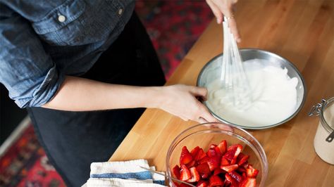 How to Make Whipped Cream with Milk (Or Dairy-Free Alternatives) Whipped Cream Without Heavy Cream, Whipped Cream With Milk, Make Heavy Cream, Hot Chocolate Espresso, Homemade Cool Whip, Heavy Cream Substitute, Frozen Coffee Drinks, Make Whipped Cream, Perfect Whipped Cream