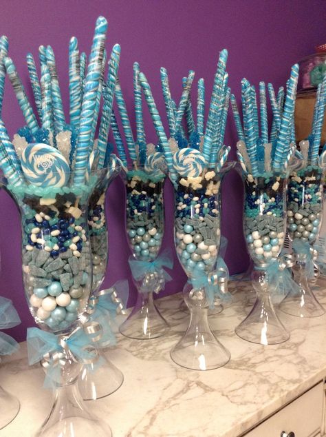 Candy Table Decorations, Candy Centerpiece, Candy Centerpieces, Baby Shower Candy, Baby Shower Table, Fiesta Baby Shower, Shower Bebe, Shower Centerpieces, Candy Table