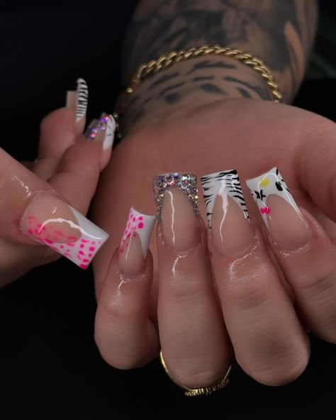 𝐇𝐞𝐥𝐥𝐨 𝐤𝐢𝐭𝐭𝐲 𝐅𝐮𝐥𝐥𝐬𝐞𝐭 ⭐️🐆🎀 ~ ~ ~ 𝐇𝐚𝐬𝐡𝐭𝐚𝐠𝐬 #explore #explorepage #nails #nailinspo #nailaddict #nailjunkie #longnails #shortnails #mediumnails #nailtech #nailart #florida #floridanailtech #hellokitty #hellokittynails #hellokittyandfriends #kuromi #pinknails #whitenails #ducknails #frenchtipnails #birthdaynails #birthday #halloween Hello Kitty Acrylic Nail Designs, Hello Kitty And Spiderman Nails, Duck Nails Hello Kitty, Hello Kitty Christmas Nails, Hello Kitty Nails Short, Hello Kitty Nail Designs, Nails Hello Kitty, Duck Nails, Hello Kitty Nails