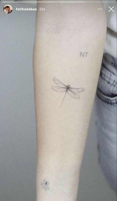 Delicate Dragonfly Tattoo For Women, Minimal Dragonfly Tattoo, Dragonfly Tattoo Fine Line, Little Dragonfly Tattoo, Dragonfly Tattoo Minimalist, Dainty Dragonfly Tattoo, Fine Line Dragonfly Tattoo, Tattoos Dragonfly, Tattoo Dragonfly