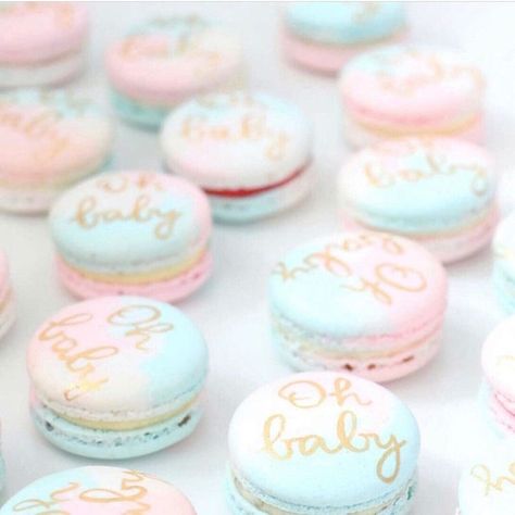 Baby Shower Macarons, Cake Dekoration, Beautiful Macarons, Custom Macarons, Pastel Food, Baby Reveal Cakes, Little Prince Party, Lollipop Birthday, Balloon Release