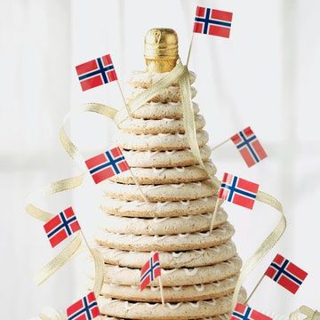 Kransekake Recipe, Best Fruitcake, Wreath Cake, Champagne Chocolate, Cake Tower, Blanched Almonds, Royal Icing Decorations, Forest Cake, Caramel Cake