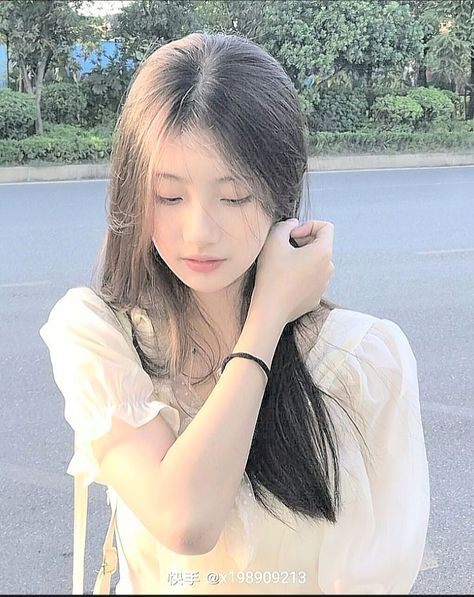 Ulzzang Girl Korea Aesthetic, Yn Korea Girl, Ulzzang Selca, Ulzzang Girl Selca, Muka Lelaki, Medium Long Haircuts, Ulzzang Korea, Uzzlang Girl, Long Hair Cuts