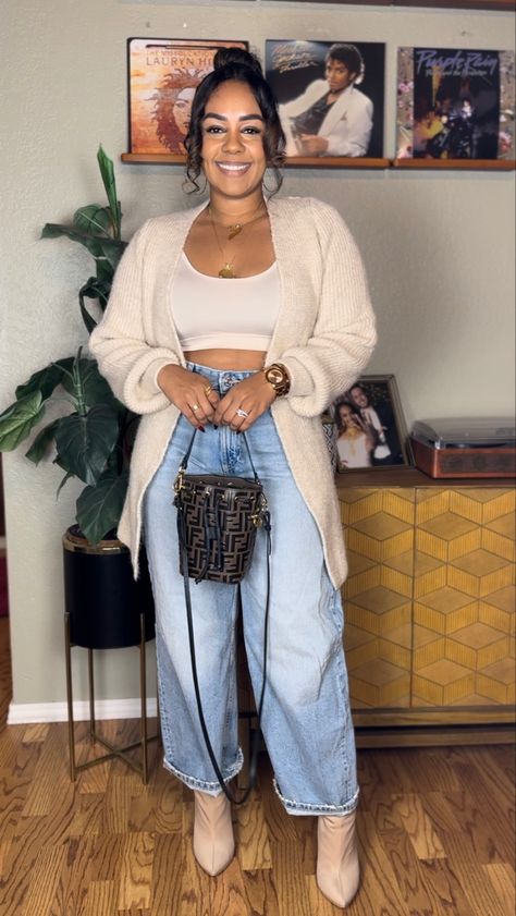 Fall is all about warm colors and clothes. Make sure to follow for more inspo Curvy Fall Outfits 2023, Curvy Fall Outfits, Recreate Outfits, Wardrobe Necessities, 2024 Aesthetic, Nerd Fashion, Fall Chic, Winter Apparel, Dressy Casual Outfits