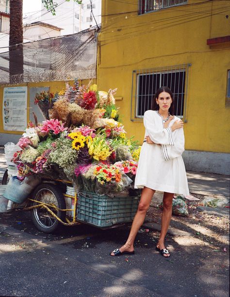 Welcome to Creative Closeup, an ongoing series where we spend time with inspiring women learning about their creative practice, the spaces they inhabit and how their work influences their style choices. For this installment, we are visiting with Renata Blanco, a glass jewelry and object designer based in Mexico City. H Mexico City Photo Ideas, Mexico City Aesthetic, City Fashion Shoot, Mexico City Style, Mexico City Fashion, Creative Practice, Tiered Dresses, Summer 25, Tiered Tops