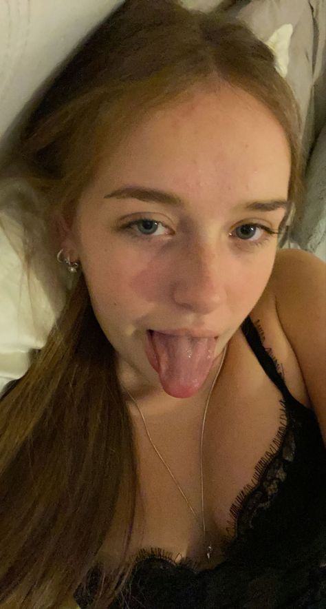 Stinky Reaction Pic, White Stuff On Face, Laying In Bed Snap, Pretty Selfies 13 Age, Gooning Fuel, Tounge Out Face, Tongue Selfie, Tongue Out Selfie, Tongue Out Pose