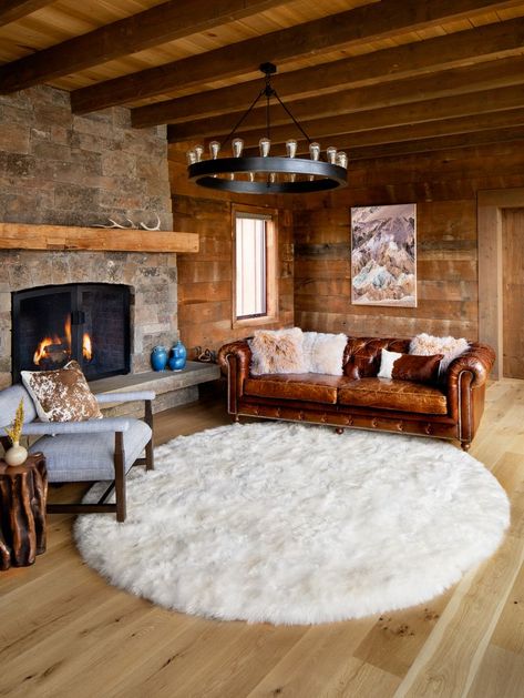 Cozy Cabin Living Room, Rustic Modern Cabin, Cabin Homes Interior, Modern Cabin Interior, Cabin Living Room, Chalet Interior, Cabin Interiors, Cabin Living, Wooden Floor