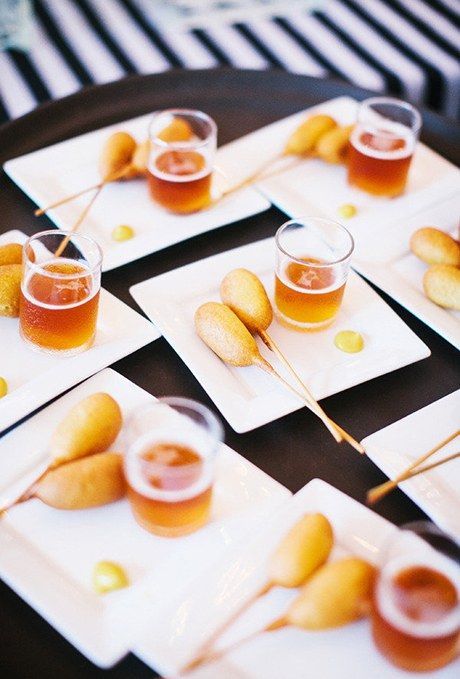 Mini Corn Dogs, Wedding Appetizers, Cocktail Hour Wedding, Corn Dog, Reception Food, Food Party, Think Food, Snacks Für Party, Hors D'oeuvres