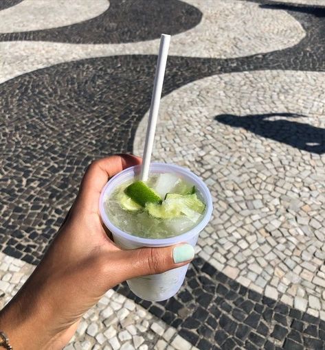 Caipirinha Aesthetic, Brazilian Drinks, Brazilian Drink, Brazil Aesthetic, Brasil Aesthetic, Brazil Travel, Brazilian Food, Summer Drinks, Summer Aesthetic