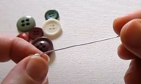 This is a guide on how to DIY a button necklace. Learn how to make a button necklace in this quick and easy tutorial. Button Necklace Diy, Diy Necklaces Tutorial, Bent Nose, Chain Nose Pliers, Button Necklace, Diy Buttons, Necklace Tutorial, Jewelry Making Project, Necklace Diy