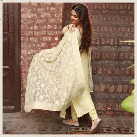 Poses With Dupatta, Faiza Saqlain, Mehndi Function, Mom In Law, Maya Ali, Lime Yellow, Pakistani Wedding Dresses, Embroidered Neckline, Shalwar Kameez