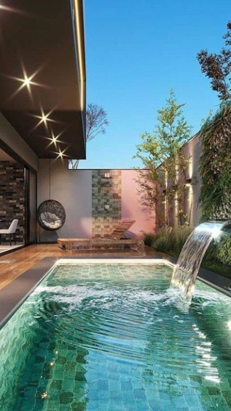 Small Garden Under Stairs, Kleiner Pool Design, Small Swimming Pools, Indoor Swimming Pool, Swimming Pool House, Pool Landscape Design, Small Pool Design, Backyard Pool Landscaping, Backyard Pool Designs