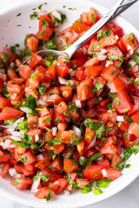 Pico de Gallo! This fresh and vibrant pico de gallo is so simple and easy to make. Made with tomatoes, onions, jalapenos, fresh cilantro, and limes. Picco Del Gallo, Pico De Galo Recipes, Pico Recipe, Rotel Recipes, Homemade Salsa, Juice Recipe, Bachelorette Trip, Food Is Fuel, Limes