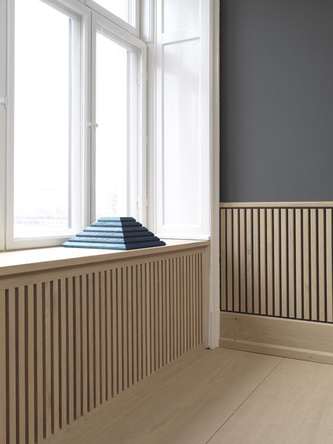 Ma tête de lit Modern Radiator Cover, Diy Radiator Cover, Diy Industrial Furniture, Industrial Design Furniture, Building House, Radiator Cover, Hallway Ideas, Home Office Design, Front Room