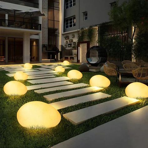 Garden Ideas Lights, Lighting Outdoor Design, Outside House Decorations, Modern Outdoor Lights, Garden Lighting Ideas, Modern Garden Lighting, Outdoor Lighting Design, Modern Outdoor Lighting, Lawn Lights