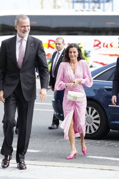 The King and Queen of Spain Deliver Gold Medals of Merit in Fine Arts 2022 in Cadiz — Royal Portraits Gallery Lady Pipa, Beatrice Potter, Queen Of Spain, Spanish Royalty, Royal Portraits, Spanish Royal Family, Royal Brides, Letizia Of Spain, Princess Eugenie