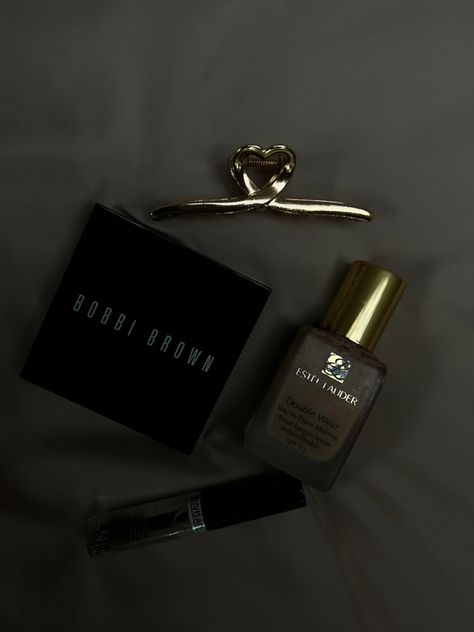 Estee Lauder Aesthetic, Powder Aesthetic, Double Wear, Bobby Brown, Estee Lauder, Bobbi Brown, Cream, Makeup, 10 Things