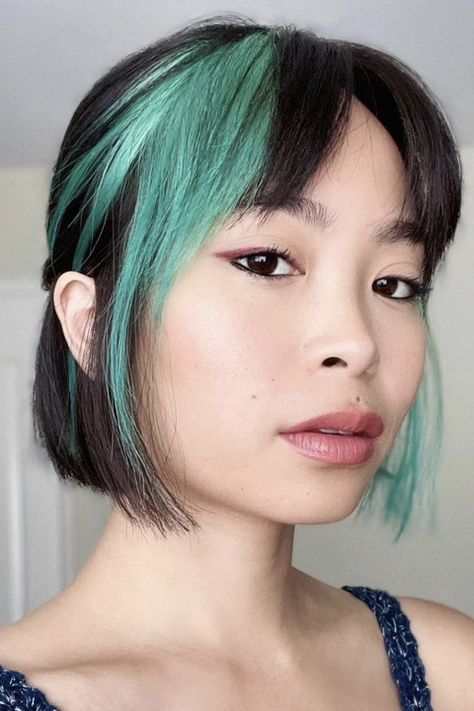 Block Dyed Hair, Color Block Hair, Hair Color Asian, Bob Hair Color, Dark Hair With Highlights, Dyed Hair Inspiration, Haircuts Straight Hair, Short Hair Color, Short Hair With Bangs