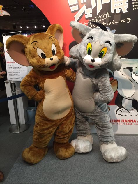 Disney Mascots, Paint Tool Sai Tutorial, Mascots Costumes, Disney World Characters, Tom Y Jerry, Parc D'attraction, Disney Princess Pictures, Fnaf Characters, Instagram Ideas Photography