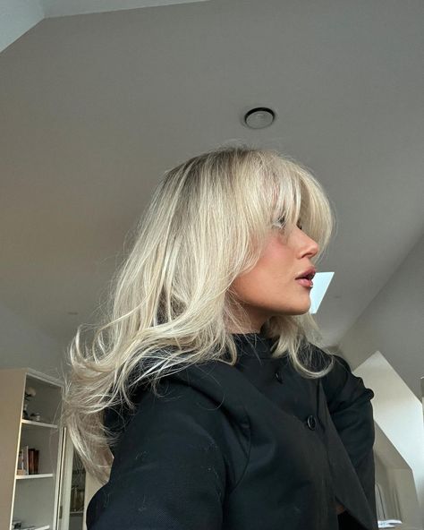 Sophie Murray, Blond Beige, Blonde Layered Hair, Blonde Balayage Highlights, Blonde Hair With Bangs, 2023 Hair, Blonde Hair Inspiration, Blonde Hair Looks, Coily Hair