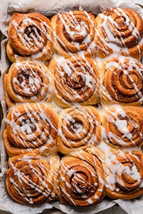 These bakery-style Cinnamon Rolls are fluffy, tender, and the kind of pastry that makes you smack your tough and mouth without even noticing. And yes, the sticky brown sugar cinnamon filling will absolutely fill your home with a warm comforting aroma. |#cinnamonrollsrecipe #bakerycinnamonrolls #easycinnamonrolls #homemadecinnamonrolls #baking #cinnamonrollsphotography #foodphotography #howtomakecinnamonrolls #cinnamonpastry #brunchrecipe #breakfastrecipe #breakfastidea #breakfastpastry| Easy Cinnamon Rolls Recipe, High Protein Snack, Low Carb Food, Cinnamon Rolls Easy, Snack Healthy, Protein Snack, Breakfast Pastries, Cinnamon Rolls Homemade, Easy Cinnamon