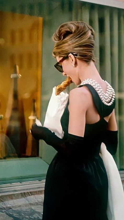 Oud Hollywood, Audrey Hepburn Style, Hepburn Style, Breakfast At Tiffanys, Actrices Hollywood, Sophia Loren, Moda Vintage, 가을 패션, Classy Women