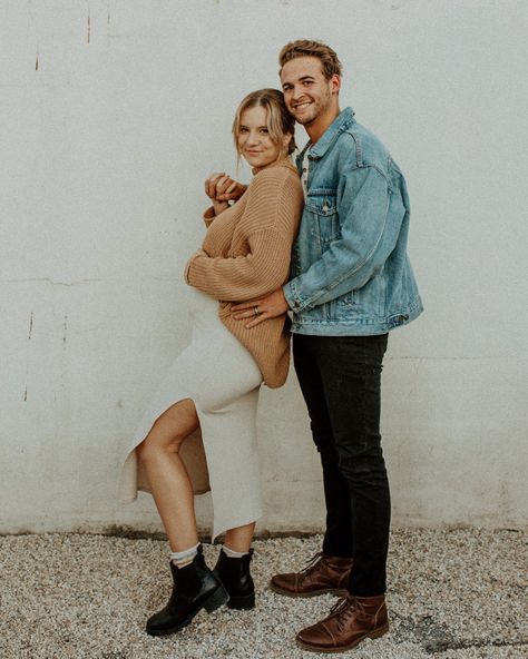 Street Maternity Photoshoot, Rooftop Maternity Photoshoot, Downtown Maternity Photoshoot, Studio Maternity Shoot Couple Casual, Editorial Maternity Shoot Couple, Family Sessions, Maternity Photoshoot, Maternity Shoot, Couple Outfits