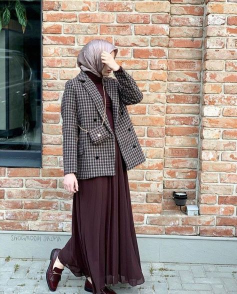 Modest Office Outfits Hijab, Hijab Fashion Office, Hijab Fall Fashion, Modest Outfit Inspo Hijab, Casual Dress Hijab, Dress Outfits Hijab, Hijab Office Look, Modest Winter Outfits Muslim, Skirt Outfits Hijab