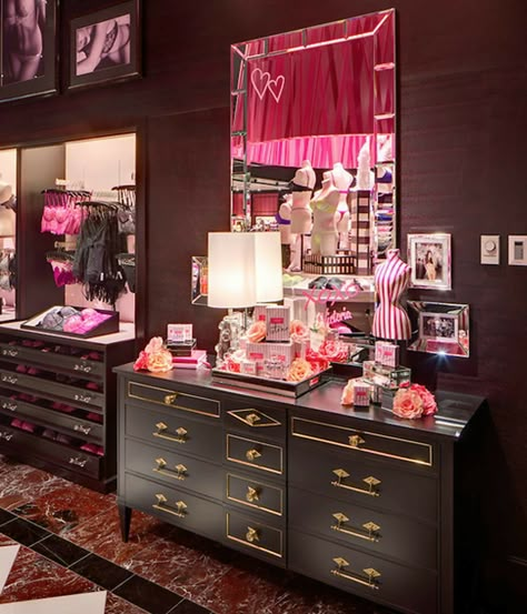 ▻༚𝑉𝑖𝑐𝑡𝑜𝑟𝑖𝑎‘𝑠 𝑆𝑒𝑐𝑟𝑒𝑡༚◅ ▹ˑ²⁶ˑ₀₁²⁰²¹ˑ◃ Secret Interior Design, Victoria Secret Bedroom, Victoria Secret Shops, Victoria Secret Store, Ayesha Khan, Lash Studio, Boutique Inspiration, Secret House, Babe Cave