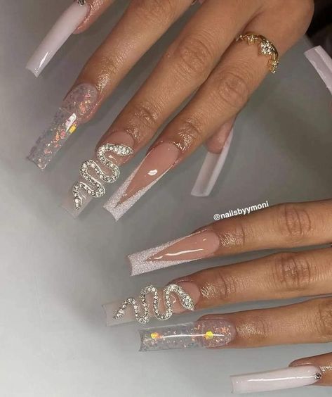 Expensive Acrylic Nails, Blinged Nails Rhinestones, Luxury Nails Design Rhinestones, Long Wedding Nails, Luxury Nails Glamour, Classy Birthday Nails, Nails For Vegas, Luxury Nails Classy, Long Nails Inspiration