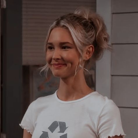 Katie Cooper, Alexa And Katie, Isabel May, Netflix Icon, Blonde Hair, Blonde, Tags, Hair