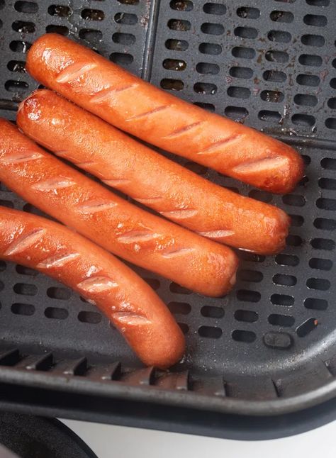 air fryer hot dogs cooked in air fryer basket Hot Dogs In Air Fryer, Chicken Hot Dogs, Air Fryer Hot Dogs, Chicken Hot Dog, Fried Hot Dogs, Fried Recipes, Grilling Hot Dogs, Air Fryer Steak, Hot Dog Toppings