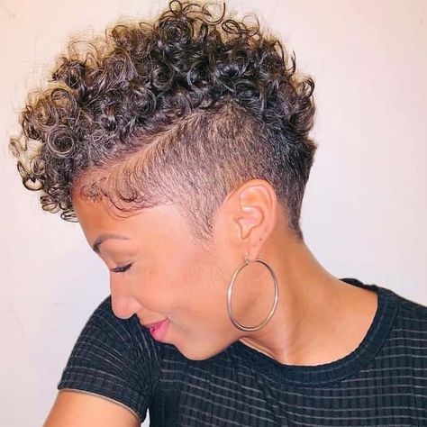 Shorthair Curls, Hairstyles With Curls, Curly Mohawk Hairstyles, Mohawk Hairstyle, Mohawk Hairstyles For Women, Braided Mohawk Hairstyles, Natural Hair Haircuts, Curly Mohawk, Short Natural Curly Hair