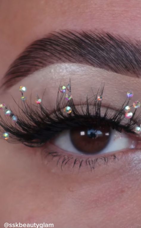 Aurora Borealis Makeup, Pearl Eyelashes, Beaded Lashes, Star Eyelashes, Rhinestone Eyelashes, Crazy Lashes, Mv Ideas, Spider Makeup, Glitter Lashes