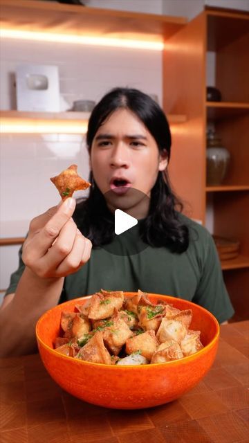 Jujumao on Instagram: "Buffalo Chicken Rangoons Here’s an easy to prepare meal that’s sure to be a hit for any party or gathering 🔥 Ingredients used: Crispy wontons: - Leftover roast chicken, shredded - Arla natural cream cheese - Buffalo sauce (optional, you can also use any hot sauce of your choice) - Spring onions, sliced - Worcestershire sauce - Garlic powder - Wonton wrappers Ranch sauce: - 3/4 cup mayo - 2 tbsp sour cream - Dill - Spring onions, sliced - Garlic, grated - Lemon squeeez Buffalo Chicken Rangoons, Crispy Wontons, Leftover Roast Chicken, Chicken Cream Cheese, Chicken Shredded, Ranch Sauce, Crispy Wonton, Roast Chicken Leftovers, Wonton Wrappers