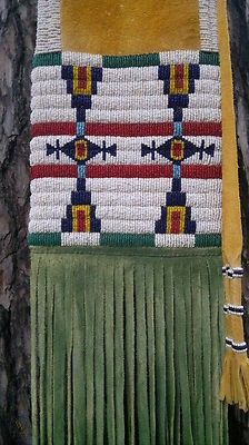 Native American Bow, Indian Beadwork, Native American Patterns, Beadwork Tutorial, Plains Indians, Beadwork Designs, Native American Crafts, Native Beadwork, Native American Artifacts