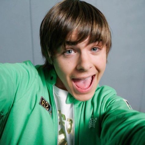 Zac Efron Pictures, Zach Efron, Musicals Funny, Troy Bolton, Celebrity Selfies, Nick Miller, Icarly, Old Disney, Zac Efron